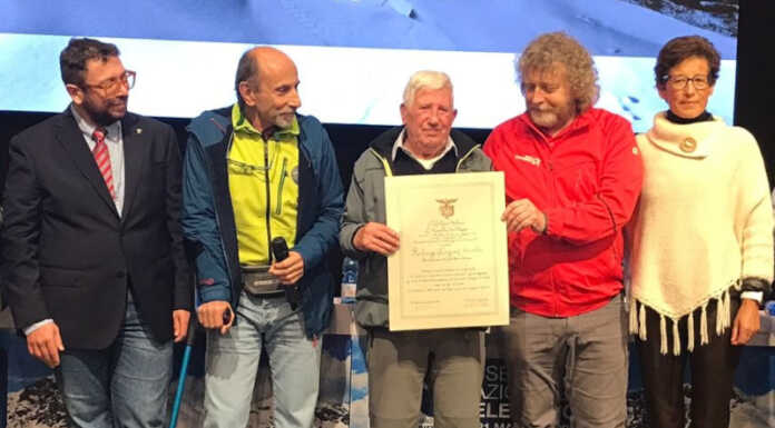 Il Ragno di Lecco Luigino Airoldi nominato Socio Onorario del Cai La nomina a Socio Onorario del Cai di Luigino Airoldi, alla sua destra il consigliere nazionale Alberto Pirovano