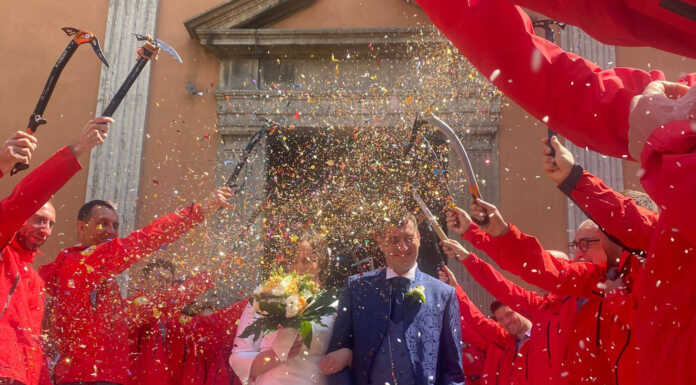 Soccorso Alpino. Il capo squadra di Barzio si sposa: in alto le “picche”! Matrimonio Soccorso Alpino Uberti (0)