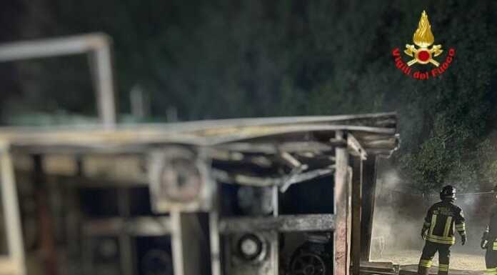 Calolzio, fiamme alle Cartiera. Brucia il locale compressori