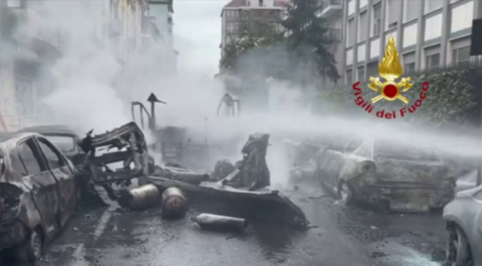 Milano. Grossa esplosione a Porta Romana: lo scoppio partito da un furgone Esplosione Milano Vigili del Fuoco