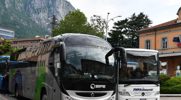 Frana, paesi sul lago lasciati senza mezzi sostitutivi: i comuni si auto-organizzano