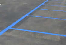 Parcheggi riservati ai residenti, nuove strisce blu in piazza Mazzini e via Resinelli parcheggio linee blu