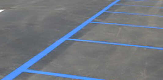 Varenna. Aperto il periodo per il rinnovo dei permessi di sosta residenti 2026 parcheggio linee blu