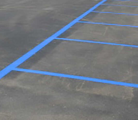 Pescate. Aperto il bando per un posto auto nell’area dell’ex albergo Torrette parcheggio linee blu