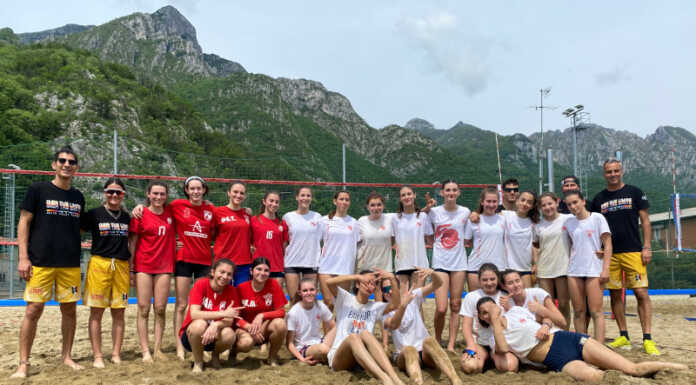 Picco Lecco. Una giornata di beach volley per il settore giovanile Pallavolo Picco Lecco settore giovanile beach volley