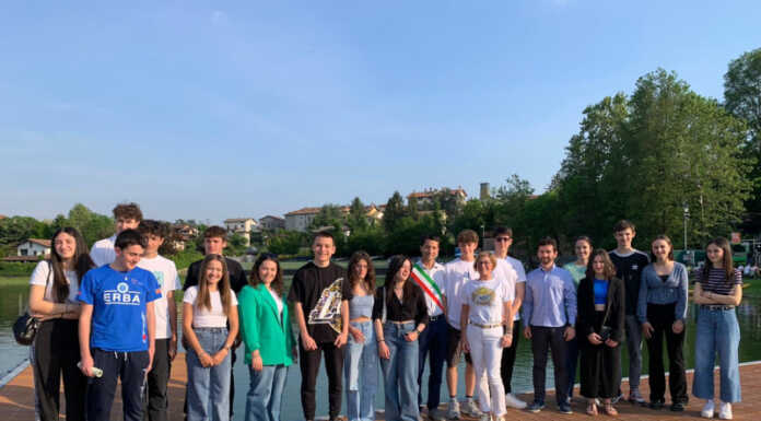 Rogeno. Borse di studio a venti studenti meritevoli Rogeno studenti meritevoli borse di studio