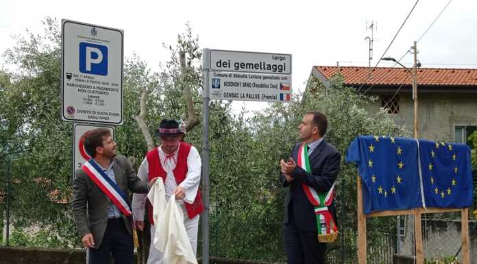 Abbadia. Scoperta ‘Largo dei gemellaggi’, crocevia di amicizia e fratellanza Inaugurazione Largo dei gemellaggi Abbadia