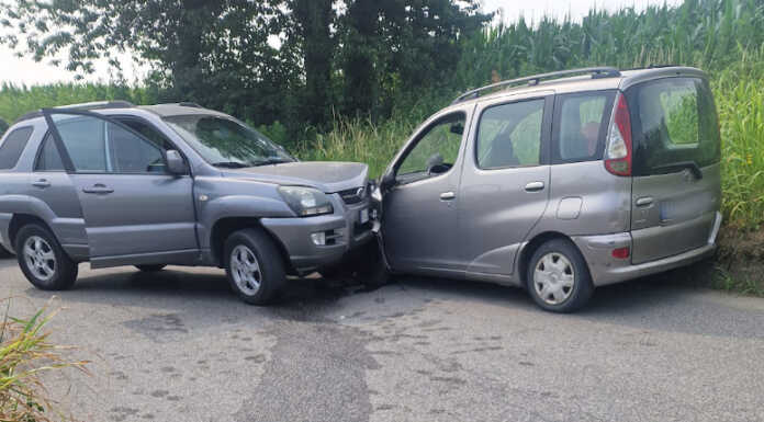 Brivio: scontro tra due auto in via ai Campi