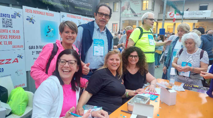 Calolzio, la Lucciolata illumina il Pascolo: in mille al via