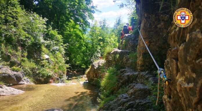 Scivola e si infortuna una spalla, escursionista soccorsa lungo il sentiero delle vasche soccorso sentiero vasche