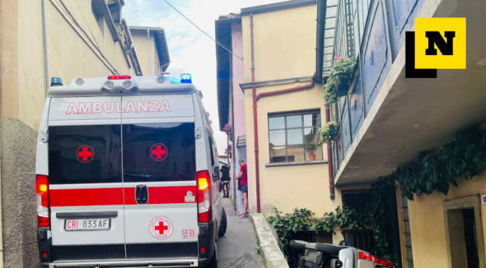 Perde il controllo dell’auto e si ribalta in via Mazzucconi, soccorsa 23enne Lecco Incidente via mazzucconi ribaltamento
