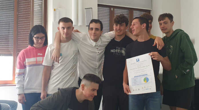 Matematica senza frontiere e High School Mobility Challenge: Badoni protagonista La premiazione della squadra della classe 3 BLS, prima classificata