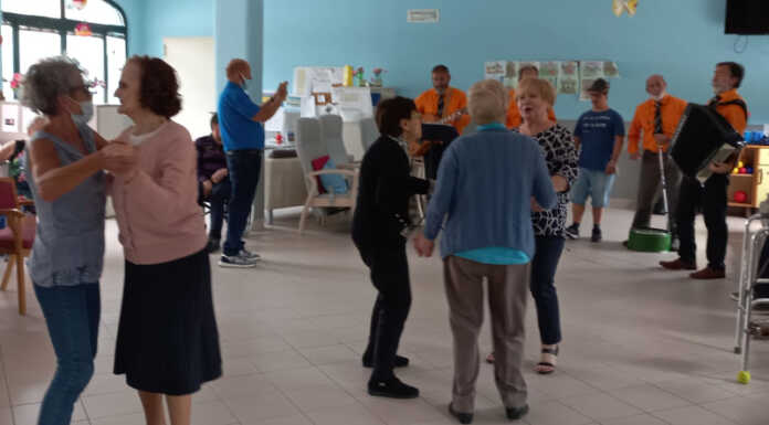 Allegria al centro diurno S. Giuseppe con Gabriele Bolis e i suoi amici Maestro Bolis e suoi amici