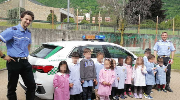 La Polizia Locale sale in cattedra nelle scuole di Malgrate e Valmadrera Malgrate Valmadrera scuola materna polizia locale