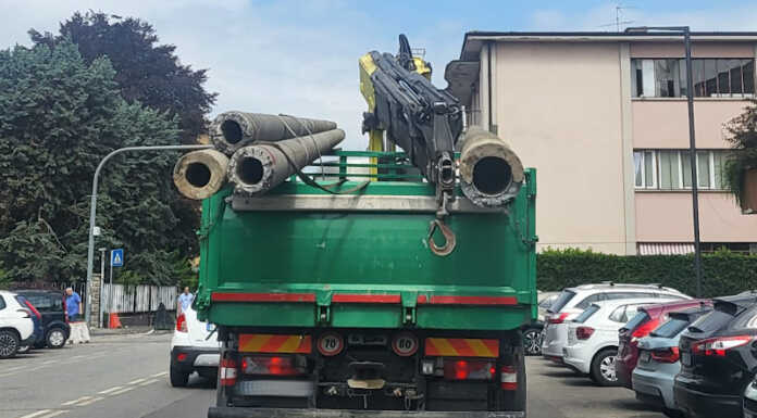 Merate, viale Verdi: lavori verso la fine. Rimossi i vecchi pali in cemento