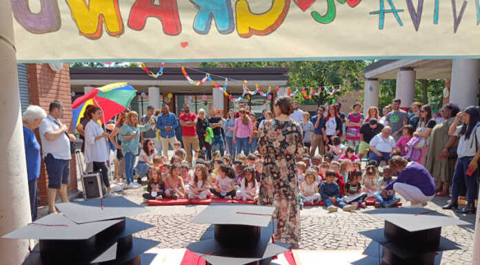 Merate: grande festa alla materna di viale Verdi con i diplomi ai grandi