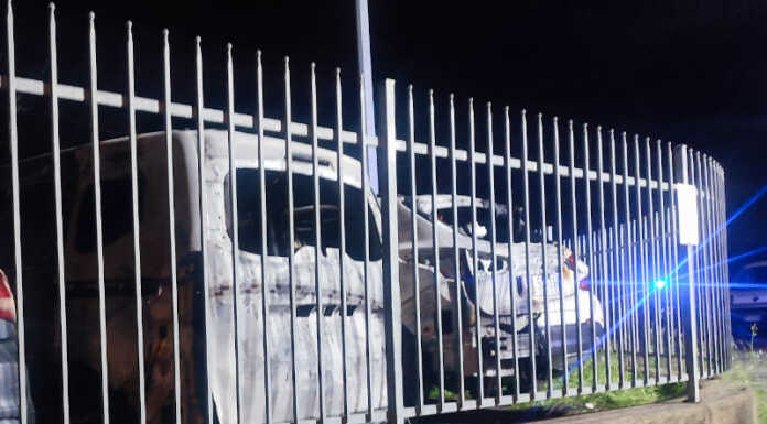 Olginate, incendio all’esterno del concessionario: auto a fuoco