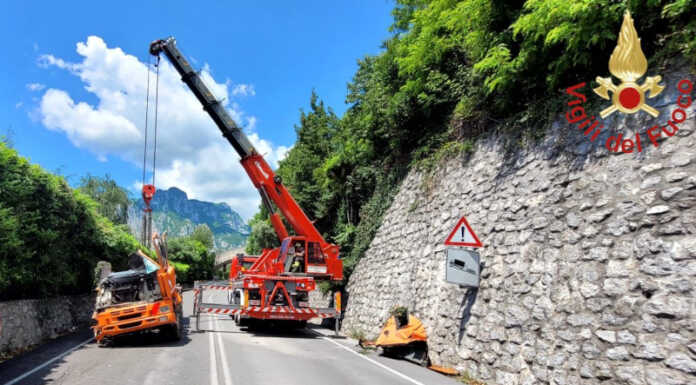 Dopo l’incidente mortale, è stata riaperta la nuova Lecco-Ballabio Vigili del fuoco incidente sulla nuova Lecco Ballabio