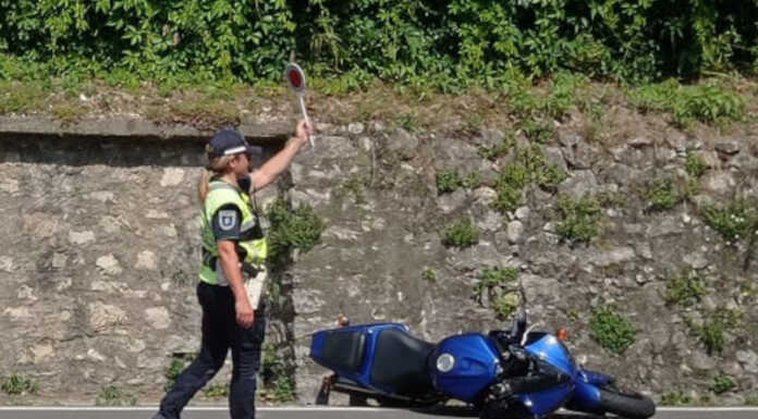 Incidente ad Abbadia tra auto e moto, biker 33enne all’ospedale Abbadia incidente auto moto