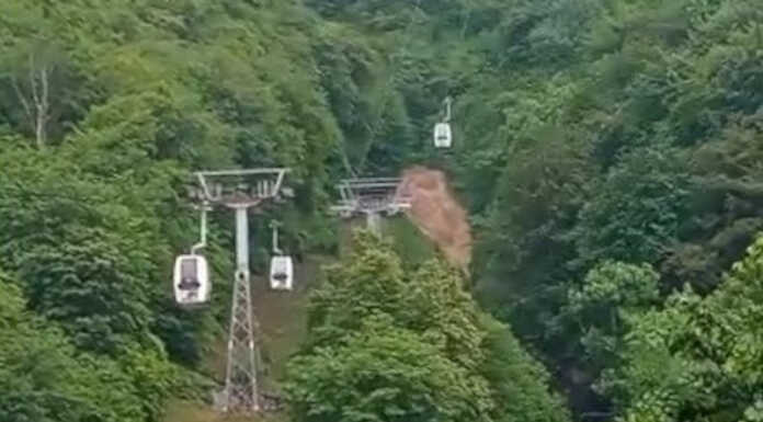 Barzio. Temporale fa sgorgare grossa cascata vicino alla funivia di Bobbio Cascata funivia Bobbio