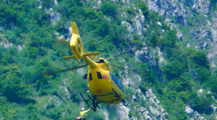 Valmadrera. Incidente sul sentiero delle Vasche: ragazzina cade, elisoccorsa L'elisoccorso durante l'intervento di questa mattina a Valmadrera lungo il sentiero delle Vasche