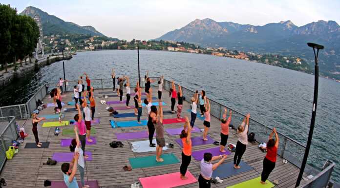 Lecco. Dal 18 giugno torna ‘UrbanYogis – Yoga in piattaforma’ yoga lungolago lecco