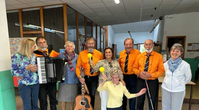 Pomeriggio in allegria al centro diurno di Mandello con Gabriele Bolis e i suoi amici gabriele_bolis_mandello_2023