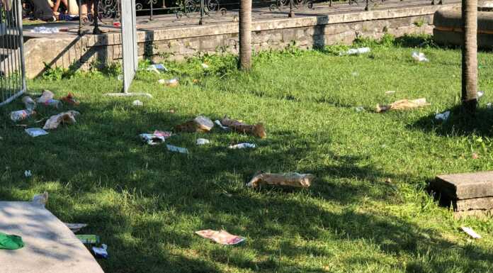 Mandello, incivili ai giardini. In arrivo nuovo gestore al chiosco