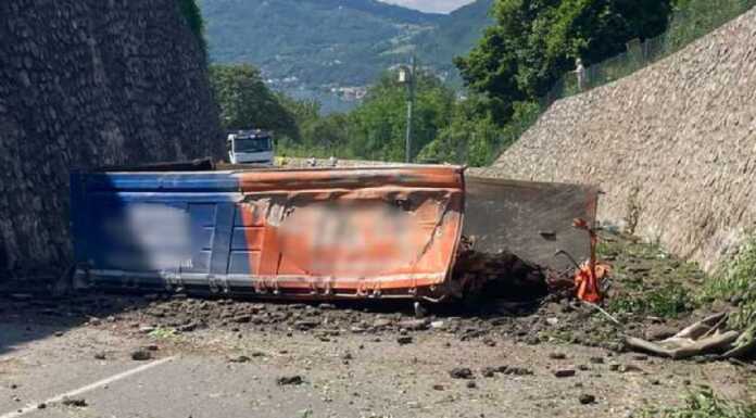 Dramma sulla Lecco-Ballabio: camion si ribalta, muore un 60enne
