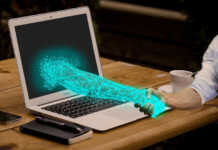 L’Intelligenza Artificiale come forza strategica: una giornata formativa a Lecco mano intelligenza artificiale robot pixabay