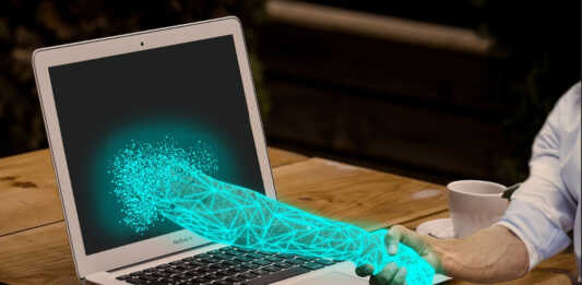 Impariamo ad utilizzare l’Intelligenza Artificiale nella vita quotidiana, incontro a Calolzio mano intelligenza artificiale robot pixabay