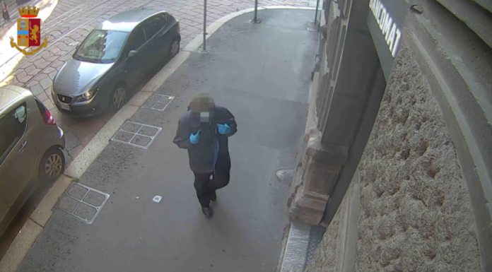 Due rapine in banca con sequestri e un bottino di 130mila euro: 5 arresti a Milano