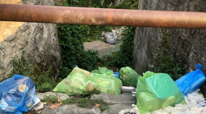 Mandello. Rifiuti abbandonati a Molina: “Manca il senso civico” Rifiuti abbandonati Molina Via Luzzeno e Rongio Mandello