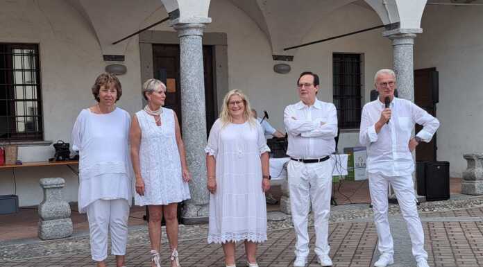 In 150 per la Cena in Bianco al centro culturale Fatebenefratelli Cena_in_Bianco_Valmadrera_20230701