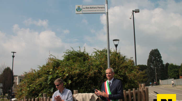 Merate. Intitolata la via a don Adriano Ferrario: “La tua Sartirana è qui”