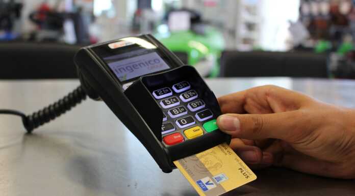 Micro spese sotto i 10 euro, verso l’eliminazione delle commissioni pos bancomat carte di credito
