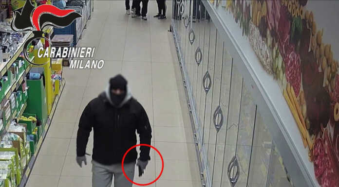 Rapinavano supermercati, hotel e cittadini, i Carabinieri arrestano tre persone Rapina carabinieri Milano