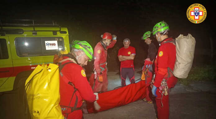 Bloccata in una grotta a 150 metri di profondità, maxi operazione di soccorso Soccorso Fonteno bloccata grotta