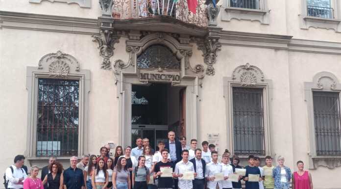 Merate premia i suoi studenti meritevoli: consegnate 52 borse di studio