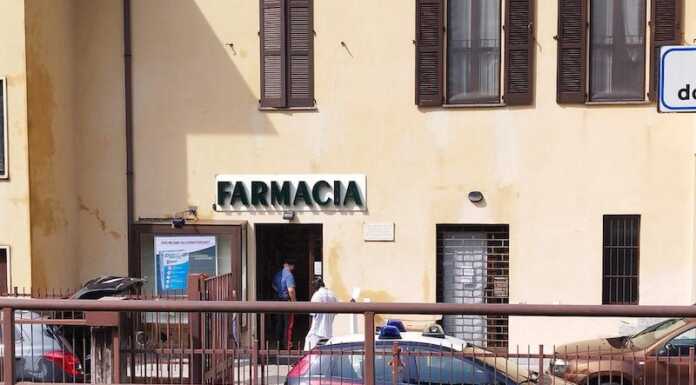 Calolzio. Incursione dei ladri in due farmacie, sfondati i vetri e danni ingenti calolzio furto rossino