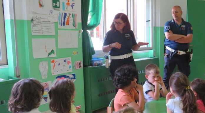 Abbadia, bimbi dell’asilo a scuola dai vigili per il patentino da pedoni e ciclisti