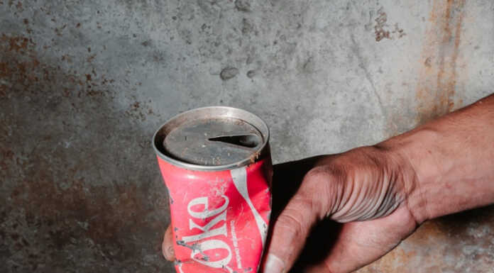 Mandello. ‘Ciò che ci lasciamo alle spalle’ e nell’ambiente nella mostra di Francesco Penci Mandello mostra 'Ciò che ci lasciamo alle spalle'