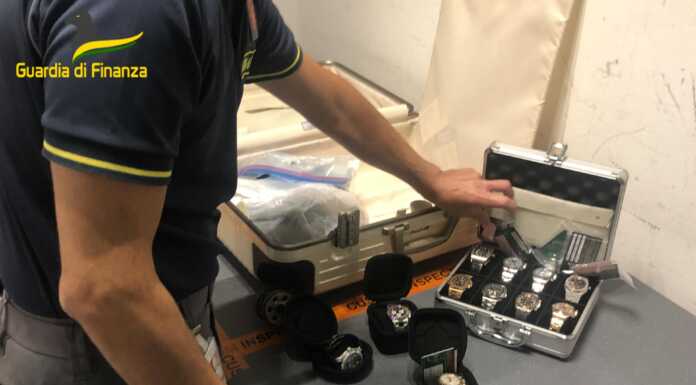Malpensa. Sequestrati 11 orologi di lusso, denunciato viaggiatore orologi di lusso