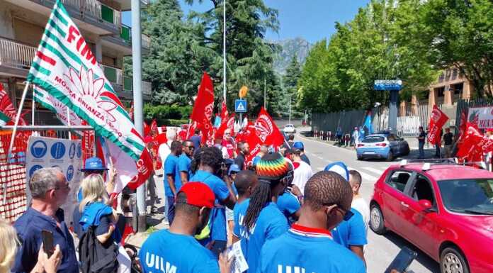 I metalmeccanici incrociano le braccia il prossimo 21 febbraio sciopero sindacati metalmeccanici