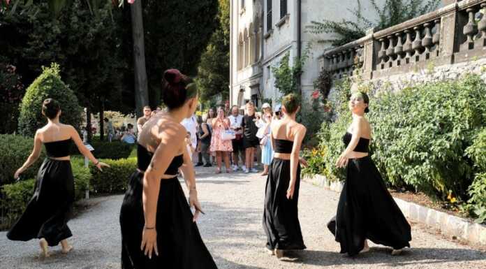 Varenna. Spettacolo itinerante a Villa Monastero: buona la prima! Spettacolo itinerante Villa Monastero Varenna