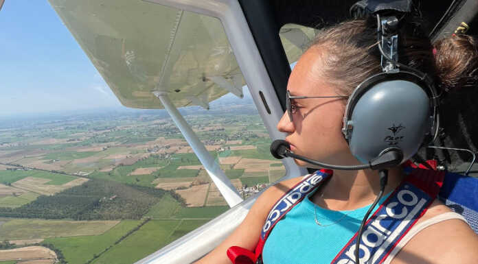 Vince il concorso ed entra alla scuola dell’Aeronautica. Francesca sogna di diventare pilota