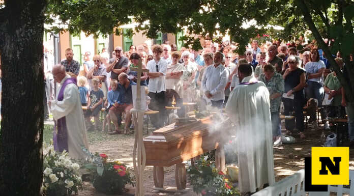 Una folla a Bagaggera per l’addio a Giulia Pozzebon: “Sei stata tu fino all’ultimo passo”