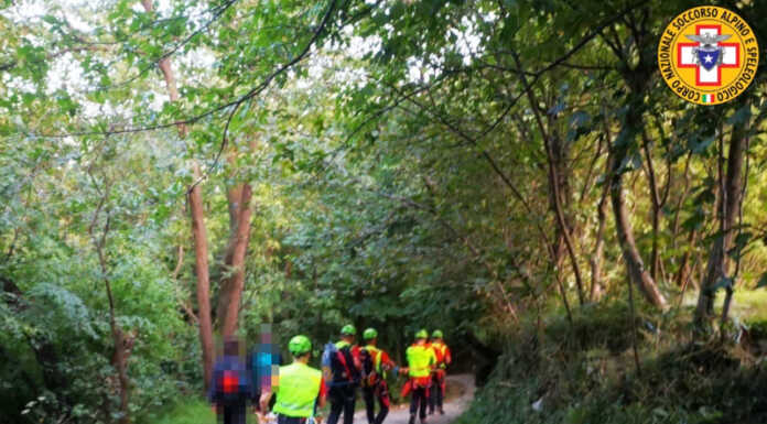 Civate. Cade sul sentiero di San Pietro al Monte, soccorsa una 57enne Cnsas Civate 3