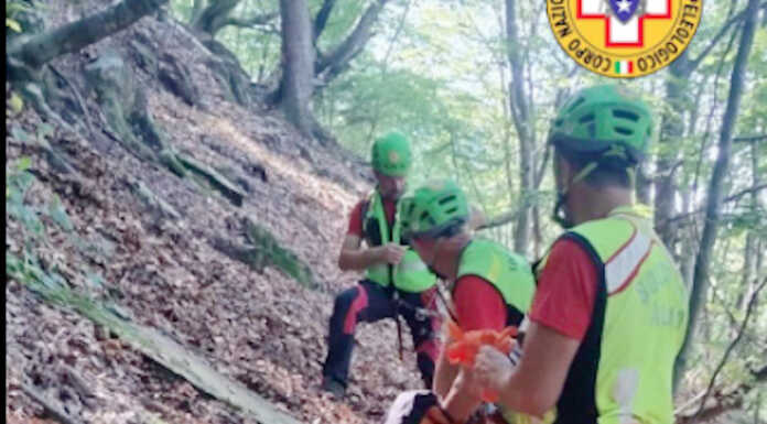 Cosio Valtellino. Scivola per 70 metri nel bosco: muore 84enne