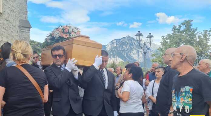 In tanti per l’addio a Rosy Corallo: “Sei stata un esempio di vita” Funerali_Rosy_Corallo_Pescate_20230829